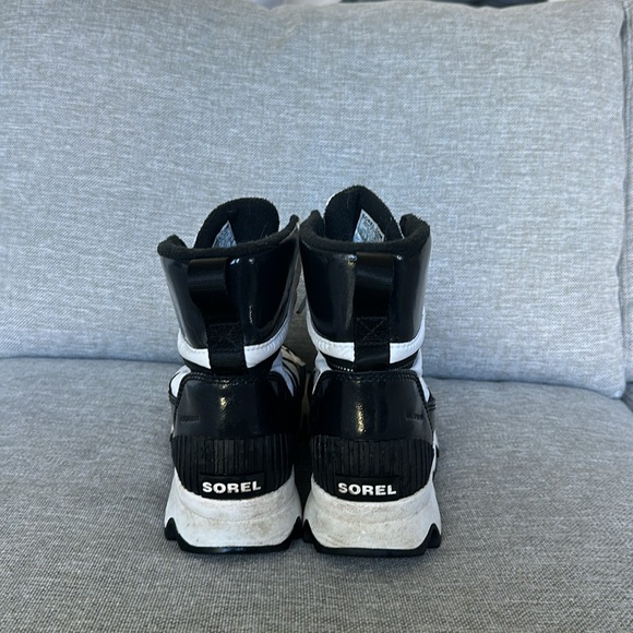 Sorel, white and black lace up waterproof boots - Picture 7 of 11